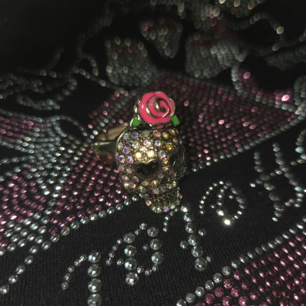 Betsey  Johnson vintage skull ring