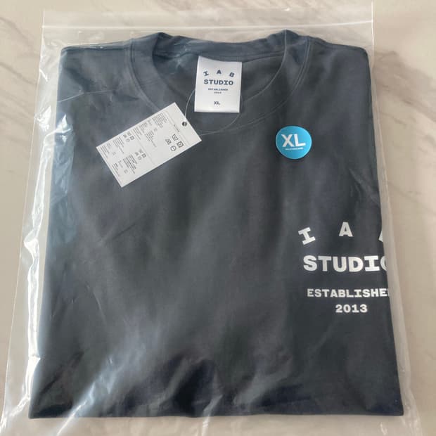 아이앱 스튜디오 26 아이앱 티셔츠 반팔 차콜 화이트 xl