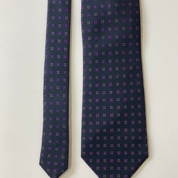 존피어스 넥타이