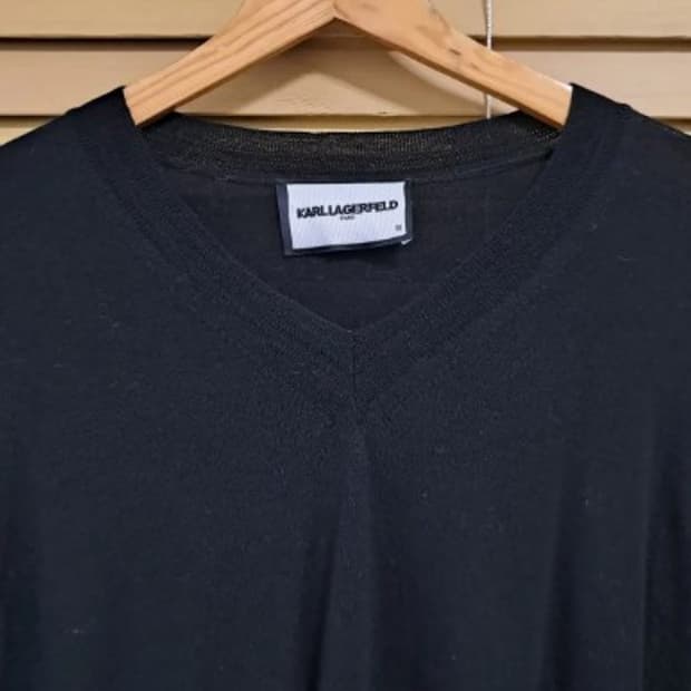 Karl Lagerfeld 칼라거펠드 여성 V넥울100니트 55사이즈