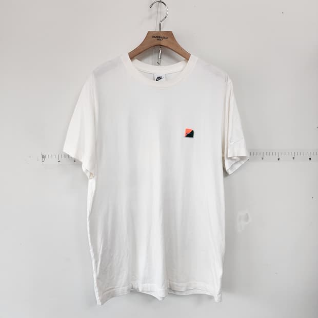 나이키 화이트 반팔 티셔츠