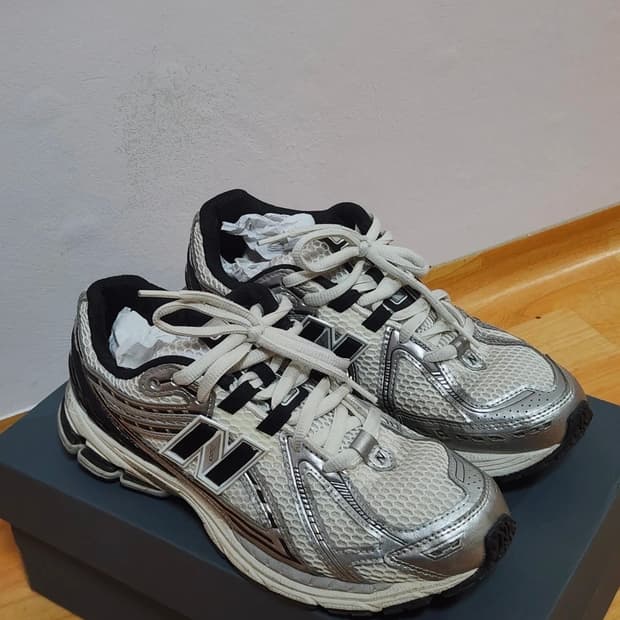 뉴발란스 1906R 실버 메탈릭 블랙 270