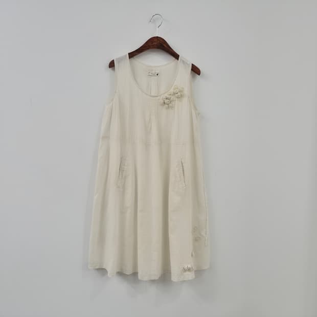 earth 린넨 코튼 플라워 니트장식 내추럴 슬리브리스 원피스