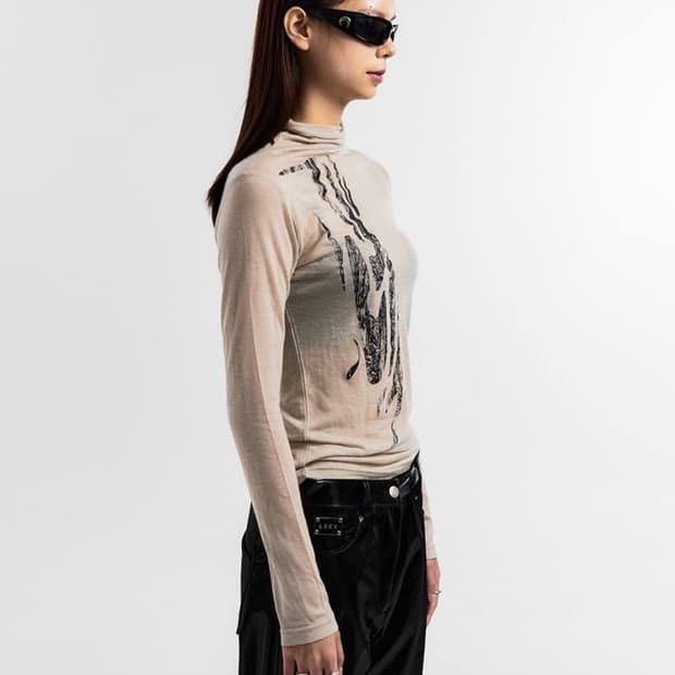 leey yeel 엘이이와이 씨스루 로고 터틀넥