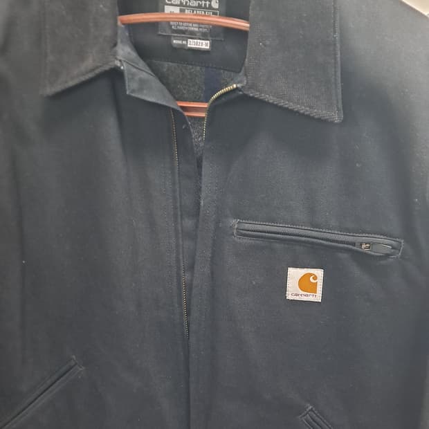 칼하트 US 디트로이트자켓 M 사이즈 판매힙니다