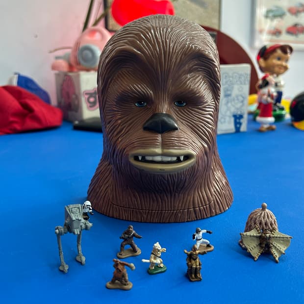 90's CHEWBACCA FIGURE