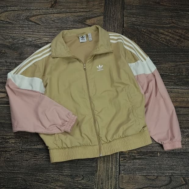 [아디다스] 로고 자수 오버핏 집업 바람막이 자켓 M16445