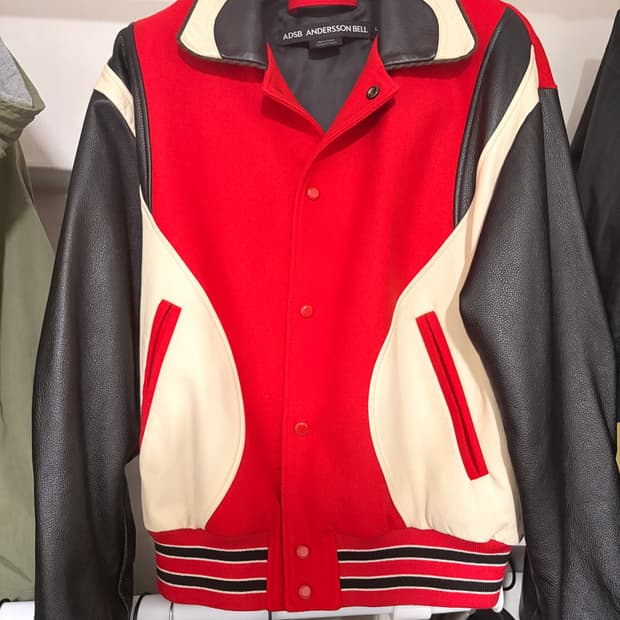 ADSB 앤더슨벨 로빈 바시티 자켓 레드 L