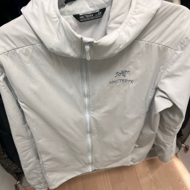 아크테릭스 아톰 SV 후디 솔리튜드