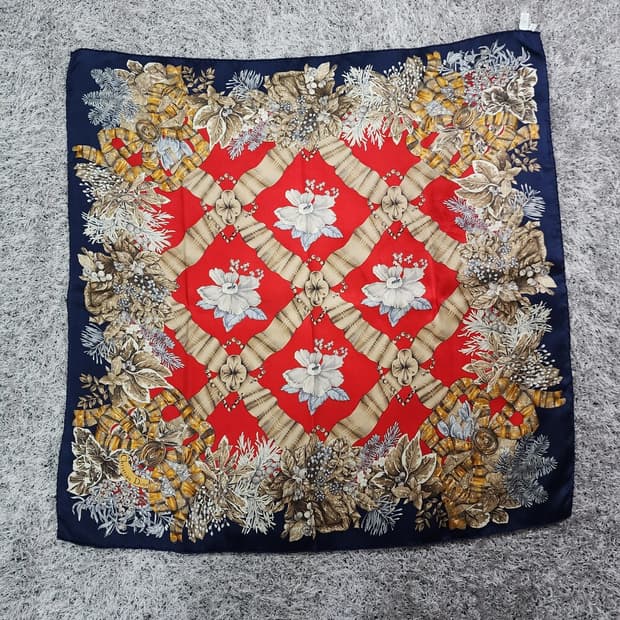 디올 실크 스카프