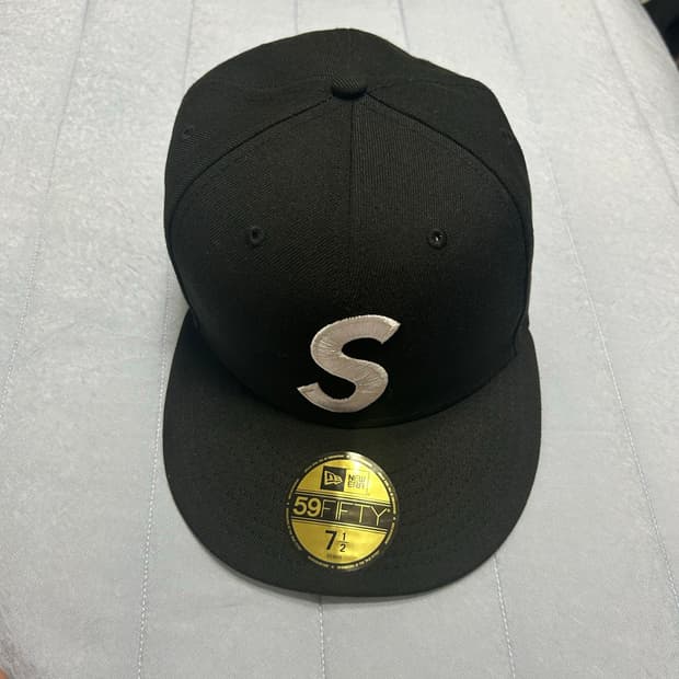 슈프림x뉴에라 캡