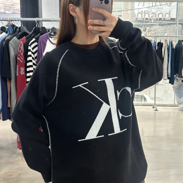 캘빈클라인 아웃라인 빅로고 니트