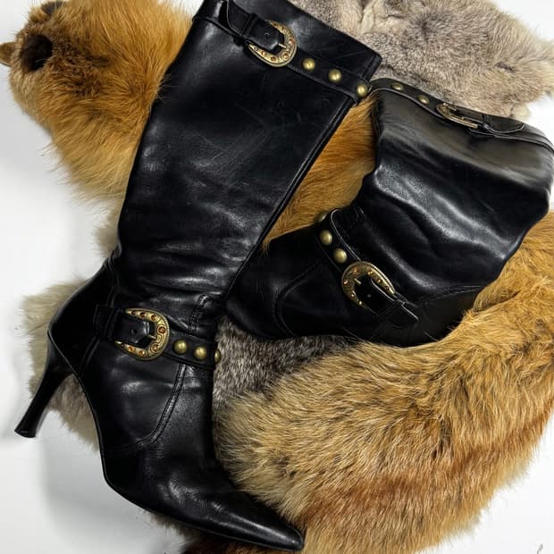 웨스턴 큐빅 스터드버클 스틸레토 부티힐 