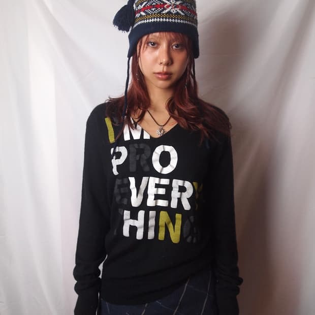 디젤 타이포 브이넥 니트 슬리브