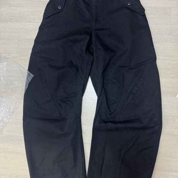 [3] 아르반 커브드 팬츠 블랙