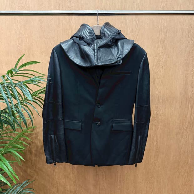 준지 울 긴팔 자켓 램스킨 배색 후드 소매 지퍼 디테일 레귤러핏 블랙