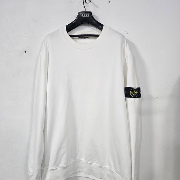 스톤아일랜드 화이트 와펜 맨투맨(국내매장판)