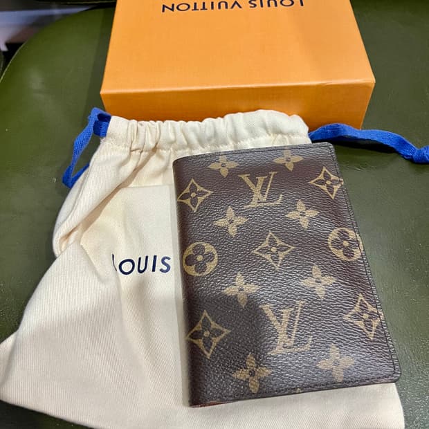 루이비통 모노그램 여권지갑 브라운 정품