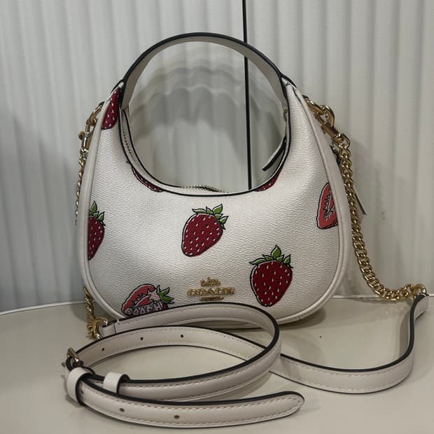 코치 미니 크로스백 스트로베리 (택포)