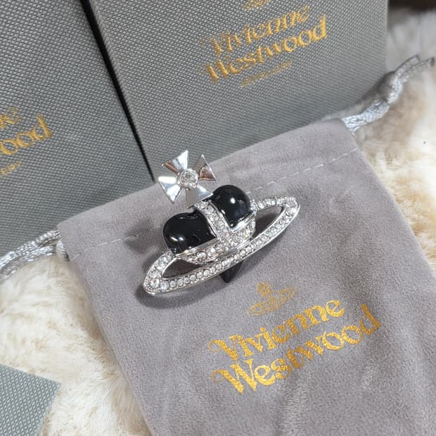 빈티지 비비안웨스트우드 블랙실버 브로치