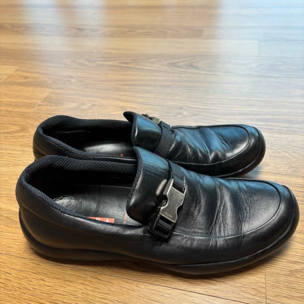 프라다 스포츠 버클 로퍼 275