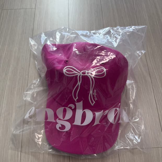 앵브록스 deary ribbon ball cap 새상품