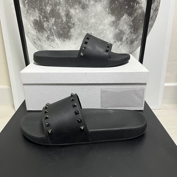 정품 43) 발렌티노 러버 락스터드 슬라이드 슬리퍼 275