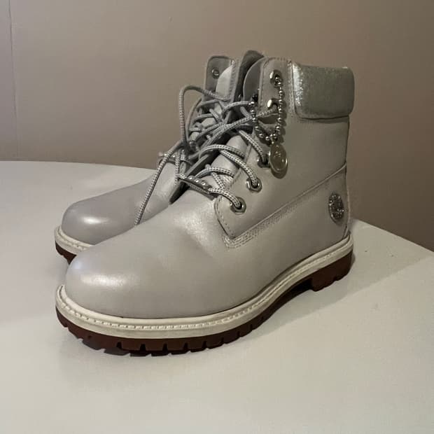 팀버랜드 헤리티지 6인치 라이트 그레이 실버