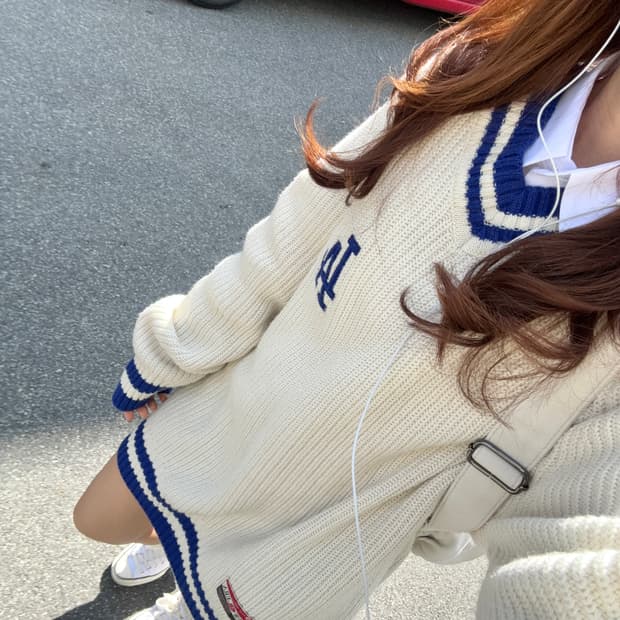 MLB 브이넥 배색 니트