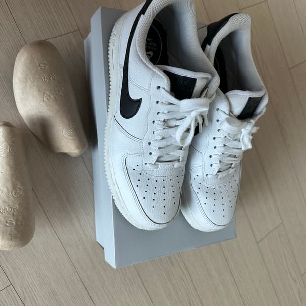 나이키 에어포스 흰검 우먼스 us10