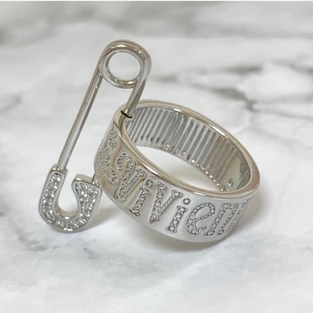 비비안웨스트우드 아카이브 레터링 각인 큐빅 클립링 반지