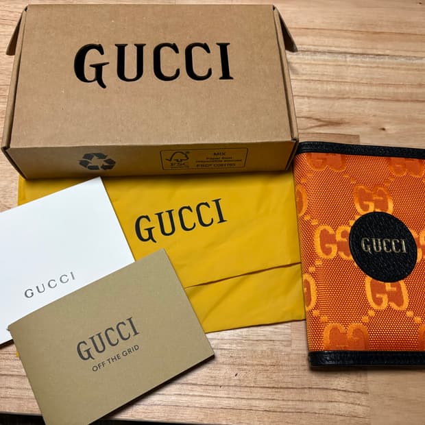 구찌 오프더그리드 GG 오렌지 여권지갑 판매해요