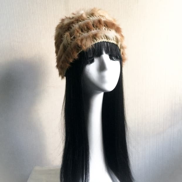  Rabbit fur trimming beanie