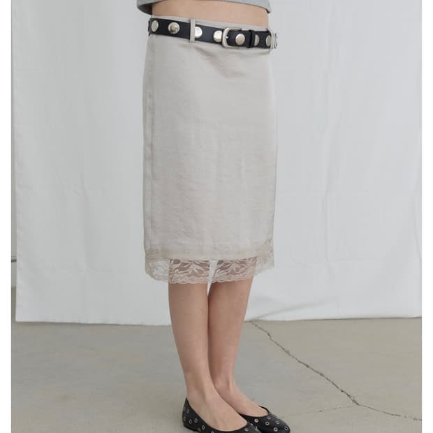 오데스 새틴 스커트 베이지 구합니다