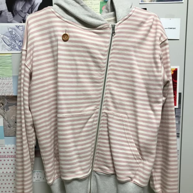 더뮤지엄비지터 후드집업