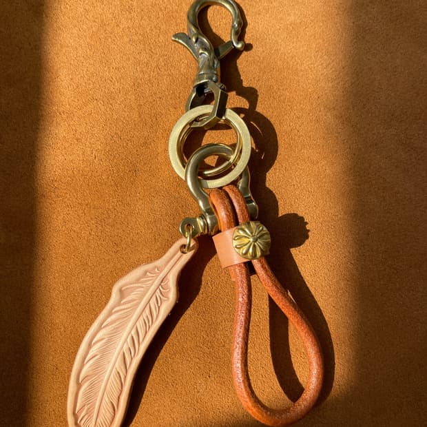 아메카지 레더 키링 세트 / 페더 참 / 브라스 하드웨어