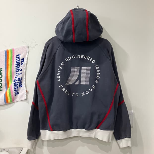 378 리바이스 엔지니어드진 반집업 후드티