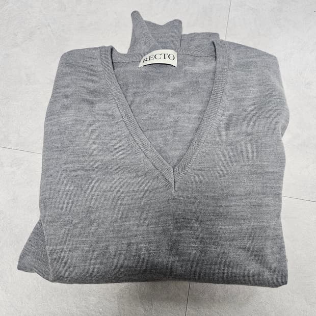 렉토 24FW 브이넥 니트 L사이즈
