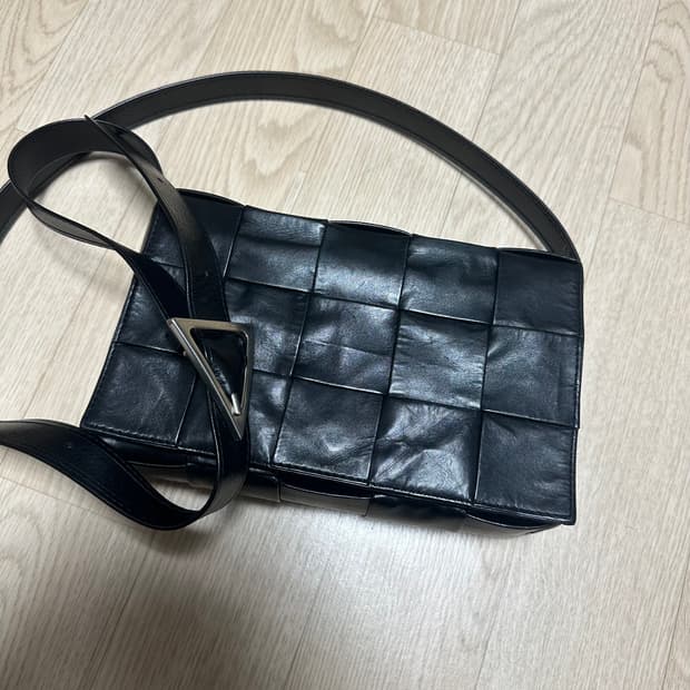 보테가베네타 카세트백 black 더현대구입