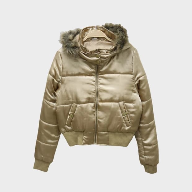 RICHE GLAMOUR 유광 크롭 패딩 60799