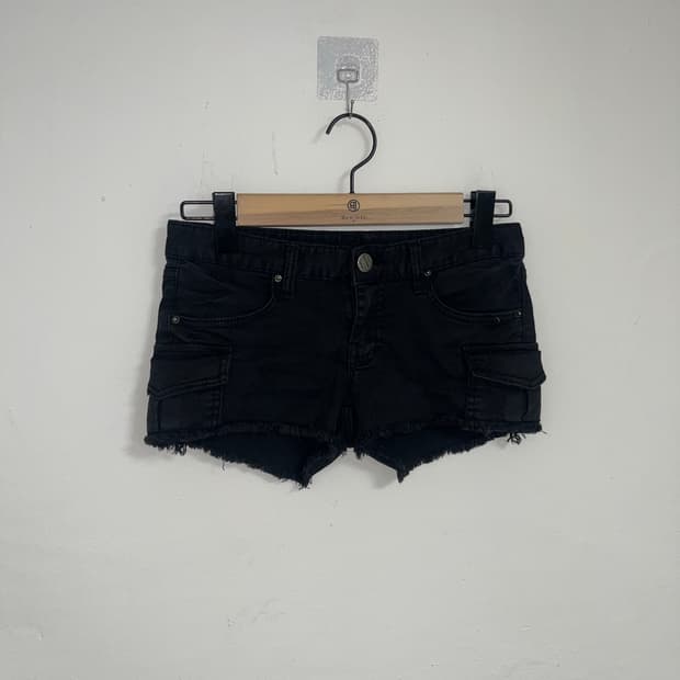 Y2K 데미지 블랙 카고 숏팬츠