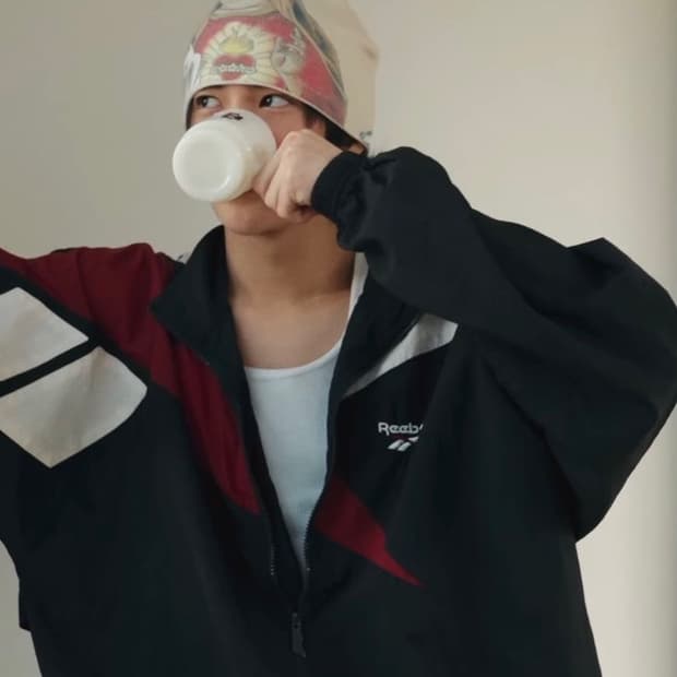 리복 벡터 트랙탑 코르티스 건호 착용