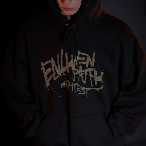 에즈카톤 패스 페인팅 헤비코튼 후드 블랙 KMHD6831