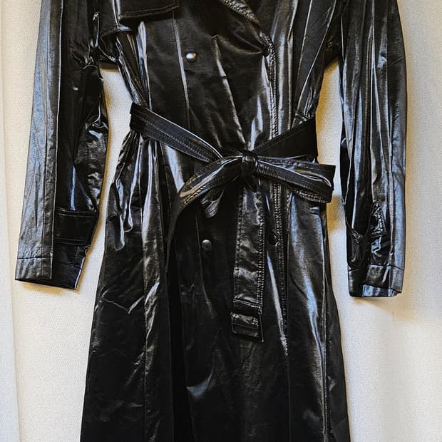 JULL-LOG 유광블랙 트렌치 코트(새상품)