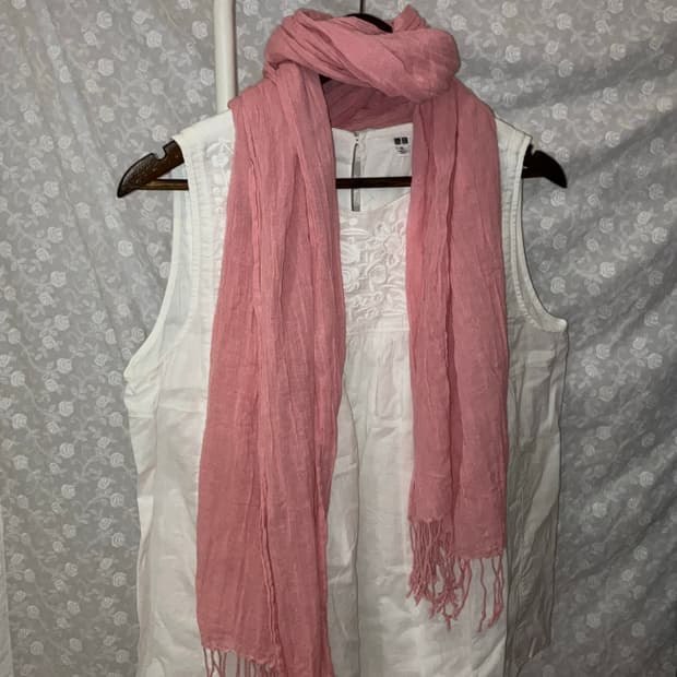 💌 Uniqlo linen sleeveless blouse.