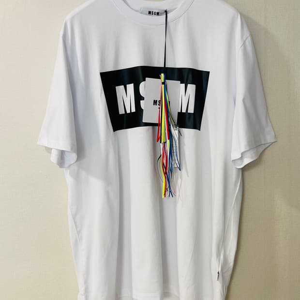 택달린 새상품) 엠에스지엠 MSGM 박스로고 남성 화이트 반팔 티셔츠 X