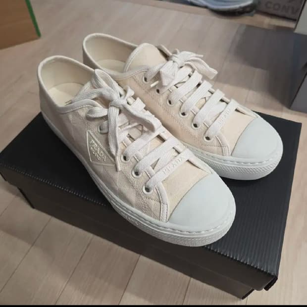 프라다 삼각로고 캔버스 로우탑 스니커즈 UK 9 사이즈