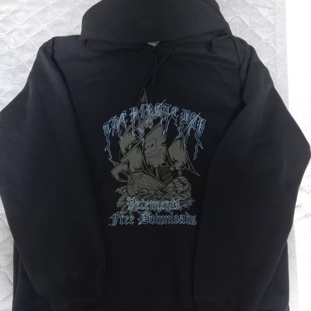 19 F/W VETEMENTS 베트멍 파이럿 베이 프린트 후드 스웨트셔츠