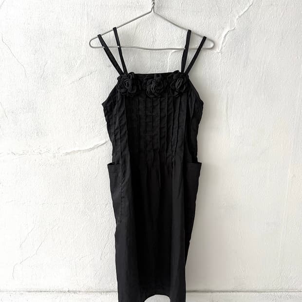 Black Flower Corsage Point Midi Dress