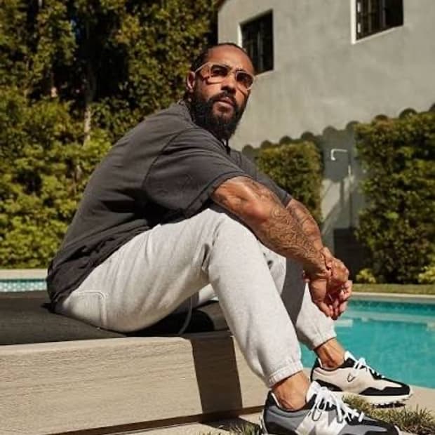 뉴발란스 327 제리로렌조 착용 피어오브갓